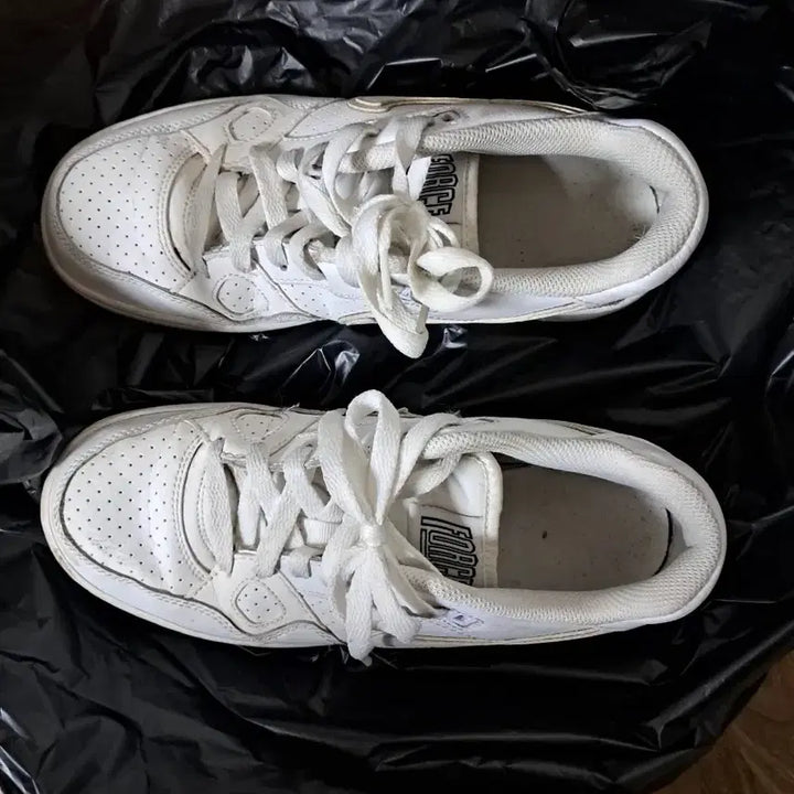 [BUNJANG] Nike White Sneakers Size 240 / 나이키 흰색 운동화 240