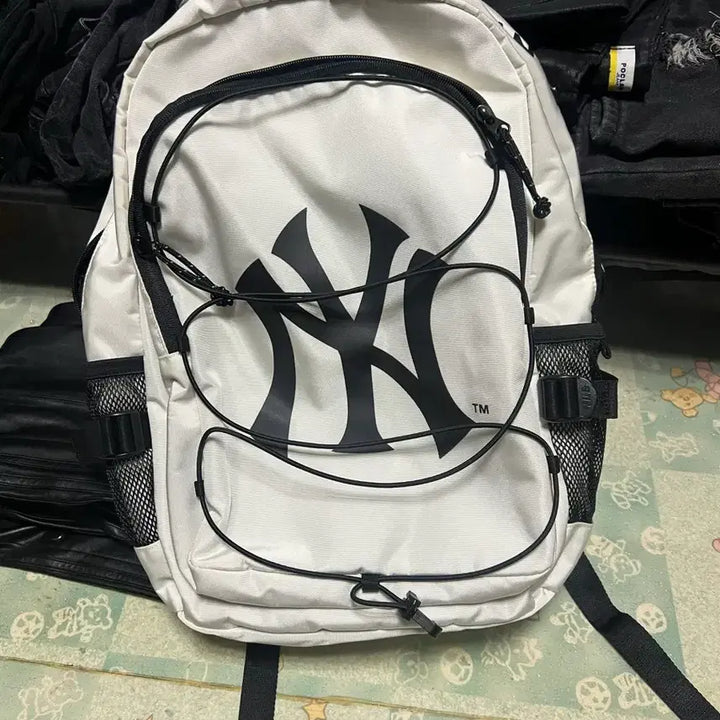 [BUNJANG] MLB New York Yankees Backpack White / MLB 뉴욕 양키즈 백팩 화이트