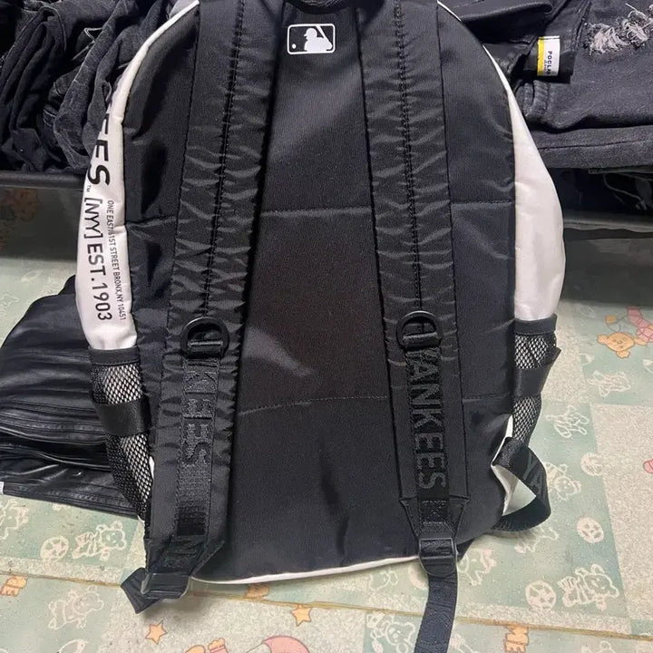 [BUNJANG] MLB New York Yankees Backpack White / MLB 뉴욕 양키즈 백팩 화이트