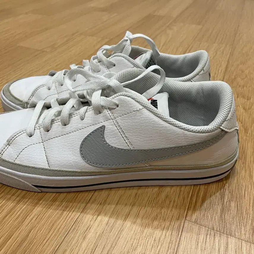 [BUNJANG] Nike Court Legacy White Sneakers (275) / 나이키 코트 레거시 화이트 스니커즈 (275)