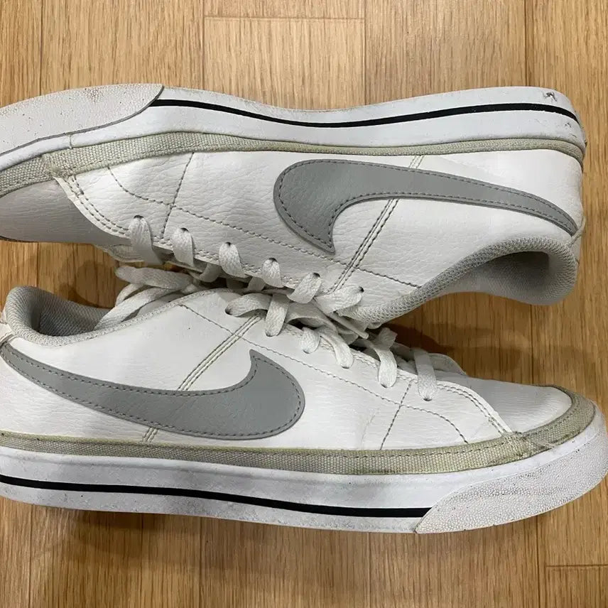[BUNJANG] Nike Court Legacy White Sneakers (275) / 나이키 코트 레거시 화이트 스니커즈 (275)