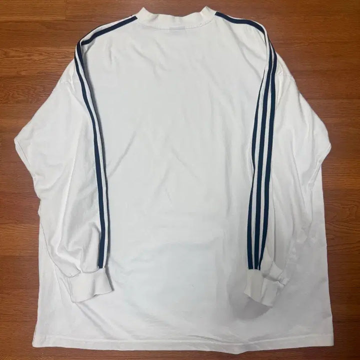 [BUNJANG] Balenciaga x Adidas Oversized Long Sleeve White / [2]발렌시아가x아디다스 오버사이즈 롱슬리브 화이트