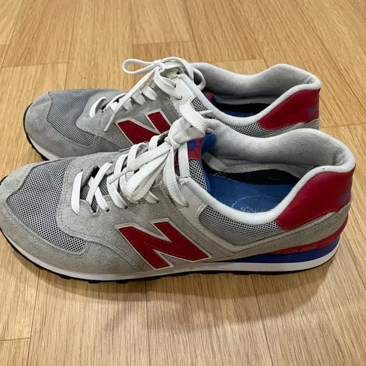 [BUNJANG] New Balance 574 Sneakers (Grey/Red, 285) / 뉴발란스 574 그레이/레드 운동화 (285)