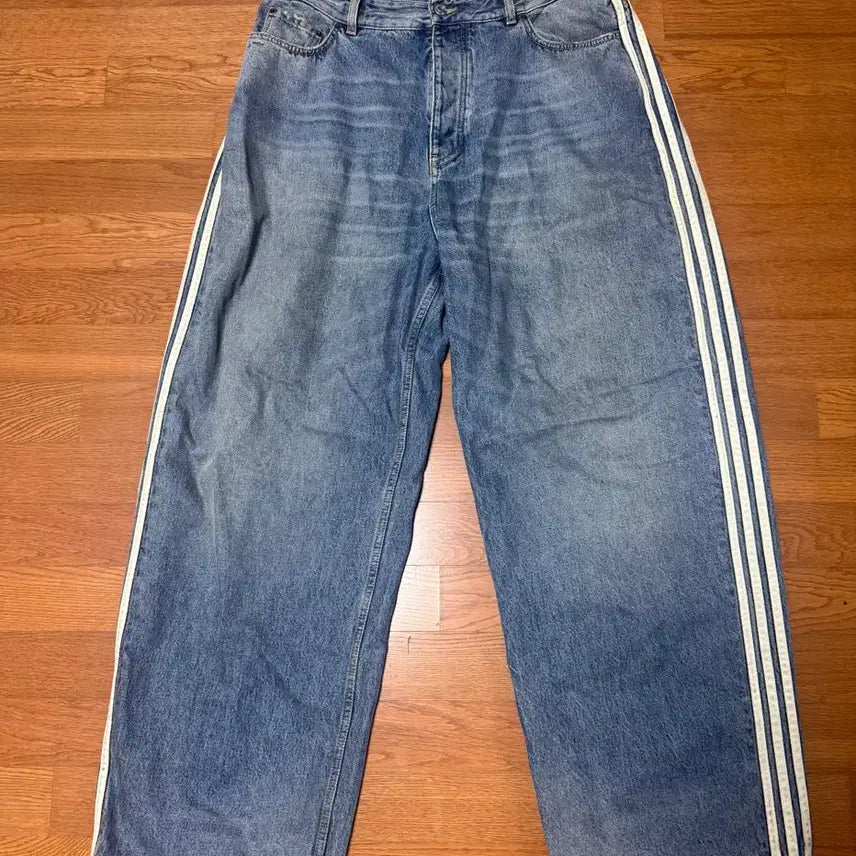 [BUNJANG] Balenciaga x Adidas Large Baggy Trousers Denim / [M]발렌시아가x아디다스 라지배기 트라우저 데님 연청