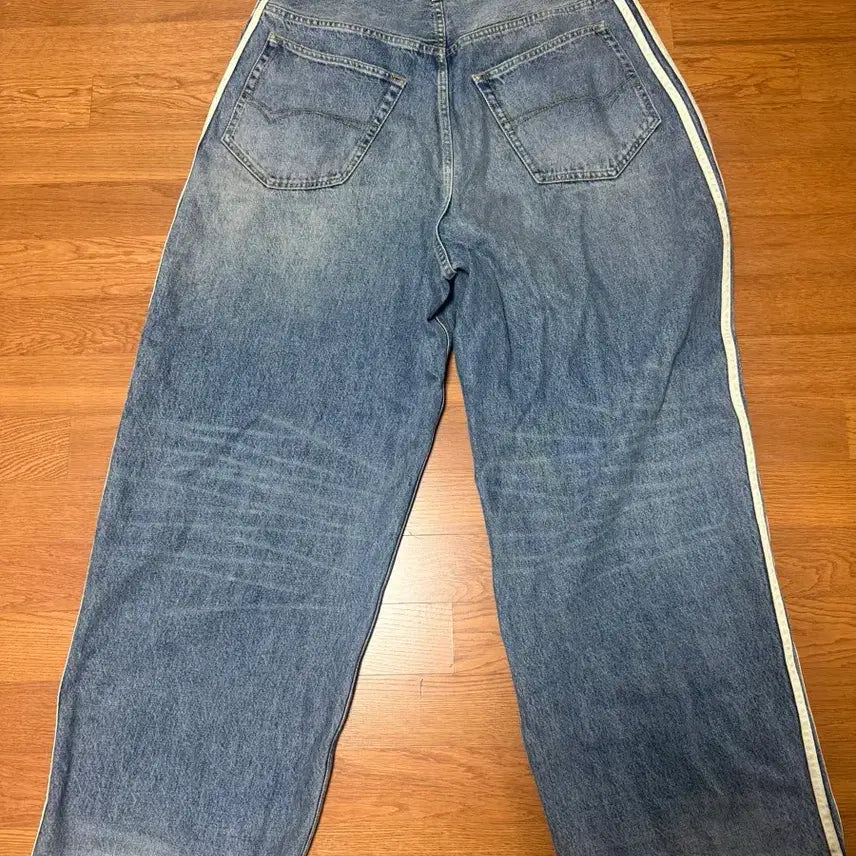 [BUNJANG] Balenciaga x Adidas Large Baggy Trousers Denim / [M]발렌시아가x아디다스 라지배기 트라우저 데님 연청