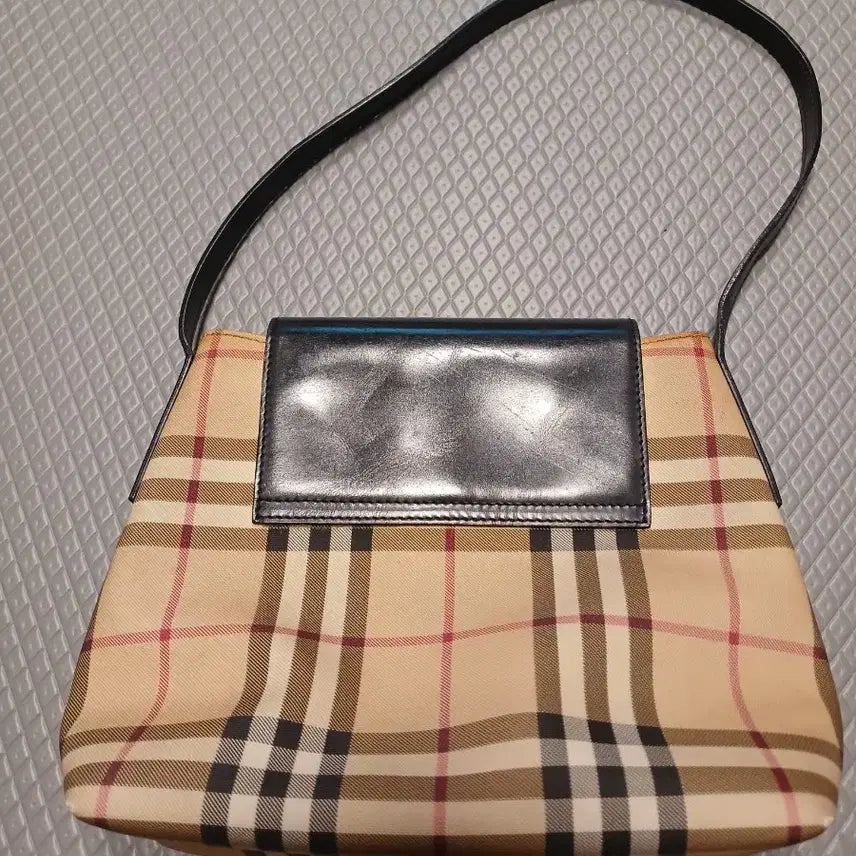 [BUNJANG] Burberry Classic Check Shoulder Bag / 버버리 클래식 체크 숄더백