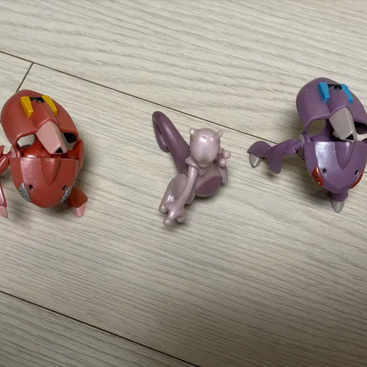 [BUNJANG] Genesect &amp; Mewtwo Figure Set / 포켓몬 피규어 게논세크트. 뮤츠 세트