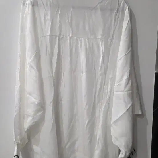 [SOLD OUT] 화이트 레터링 오버핏 셔츠