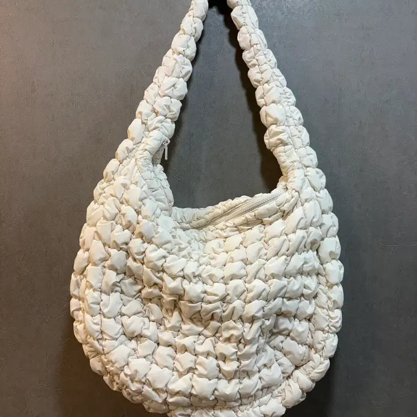 [BUNJANG] COS Quilted Oversized Shoulder Bag Ivory / cos 코스 구름백 퀼티드 오버사이즈 숄더백 아이보리