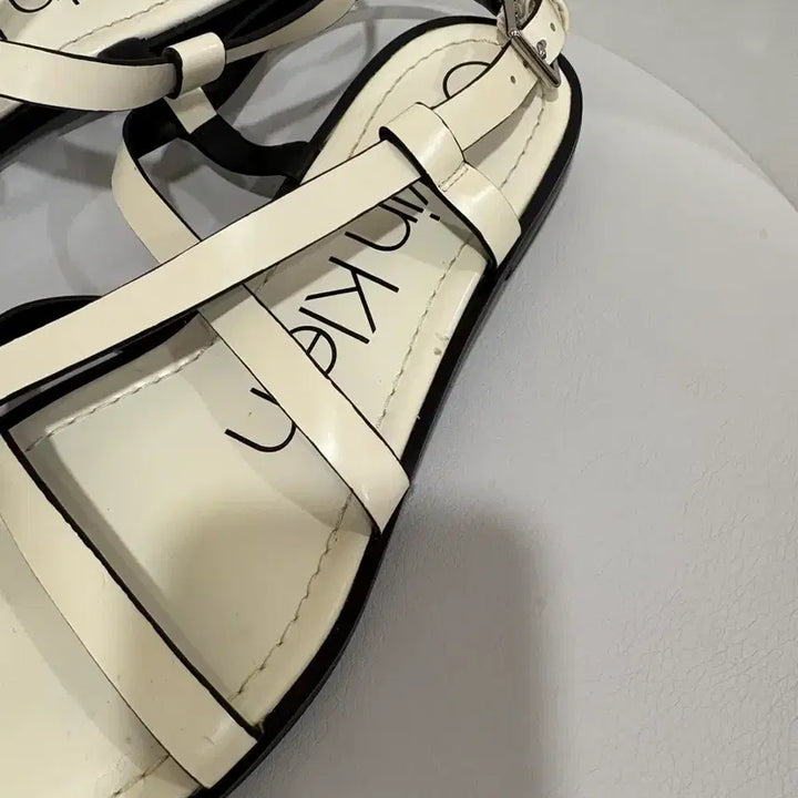 [BUNJANG] Calvin Klein Ivory Strap Sandals (Size 235) / (새상품) 캘빈클라인 아이보리 스트랩 샌들 235