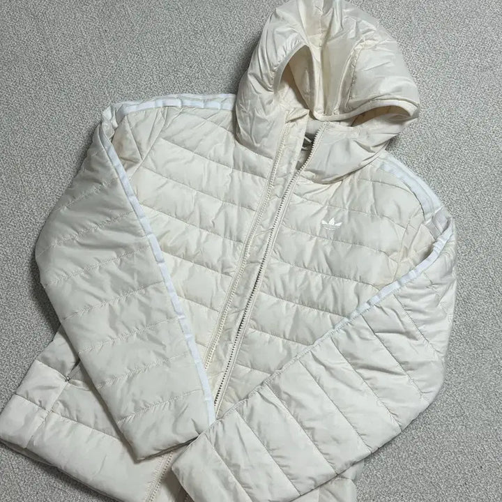 [BUNJANG] Adidas Lightweight Padded Jacket Ivory Size S / 아디다스 경량패딩