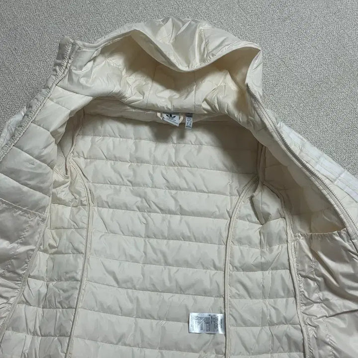[BUNJANG] Adidas Lightweight Padded Jacket Ivory Size S / 아디다스 경량패딩