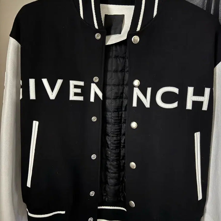 [SOLD OUT] 지방시 바시티 48