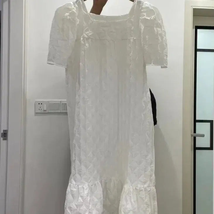 [BUNJANG] Embossed Square Puff Sleeve Long Dress / 엠보 스퀘어 퍼프소매 롱 원피스