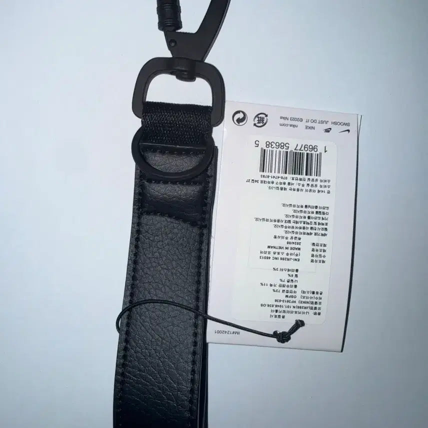 [BUNJANG] Nike Carabiner Key Holder Keychain Black White / [새상품]나이키 키 홀더 카라비너 키체인 블랙 화이트