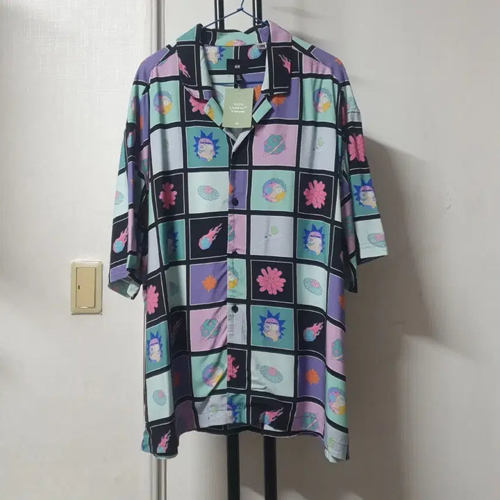 [BUNJANG] H&amp;M Rick and Morty Viscose Short Sleeve Shirt XL / 새옷 H&amp;M 릭앤모티 비스코스 소재 반팔셔츠 XL 105