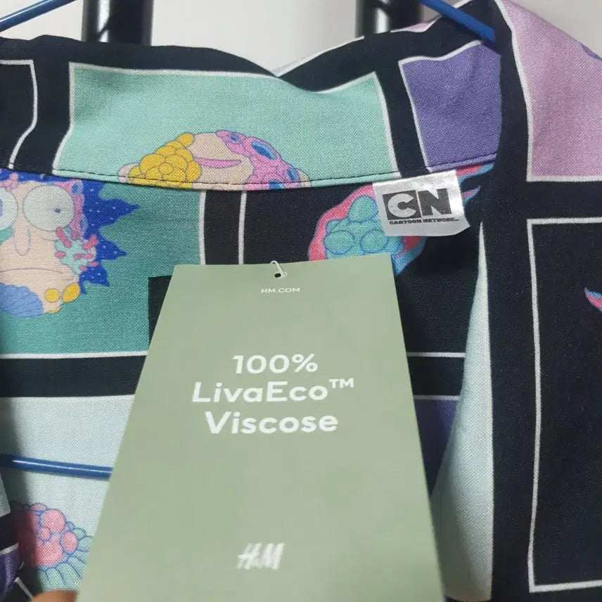 [BUNJANG] H&amp;M Rick and Morty Viscose Short Sleeve Shirt XL / 새옷 H&amp;M 릭앤모티 비스코스 소재 반팔셔츠 XL 105