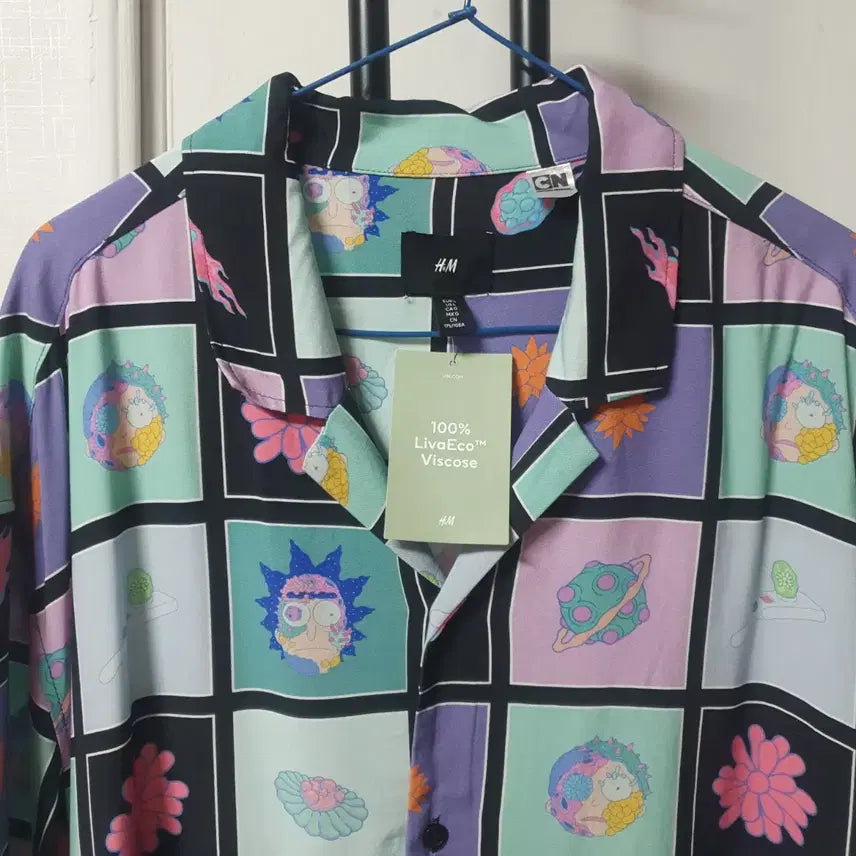 [BUNJANG] H&amp;M Rick and Morty Viscose Short Sleeve Shirt XL / 새옷 H&amp;M 릭앤모티 비스코스 소재 반팔셔츠 XL 105