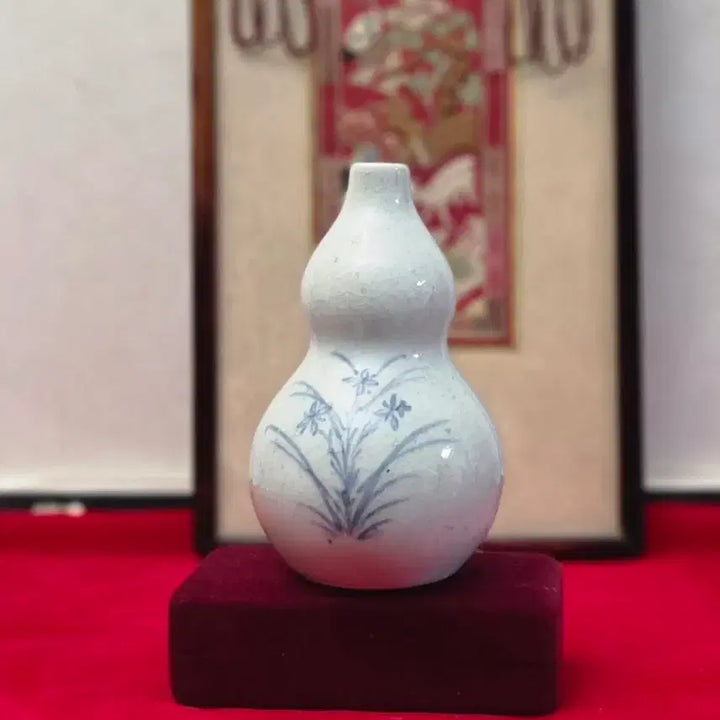 [BUNJANG] Baekja Cheonghwa Orchid Pattern Gourd Vase (by Hosan Andong-o Pottery) / *(호산 안동오 도자기)백자 청화 난초문 호리(호로)병