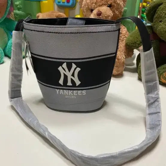 [BUNJANG] MLB New York Yankees Canvas Bucket Bag / MLB 뉴욕 양키스 캔버스 버킷백 (새상품)