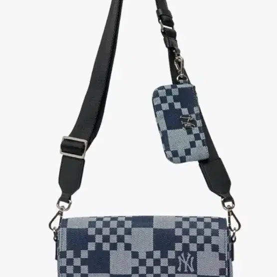 [BUNJANG] MLB Navy Jacquard Crossbody Bag with Mini Keyring / MLB 네이비 자카드 크로스백+ 미니 키링 새상품