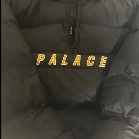 [BUNJANG] Palace Padded Jacket Black Gold Logo / 팔라스 패딩 판매합니다