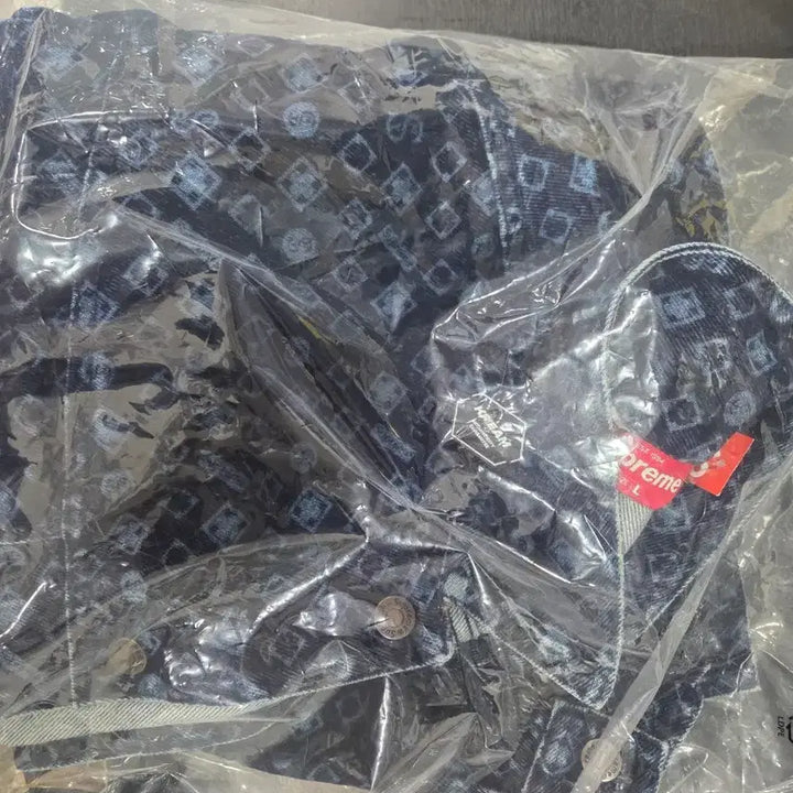 [BUNJANG] Supreme Flock Denim Trucker Jacket Blue FW24 / 슈프림 플록 데님 트러거 자켓 블루 -24FW 팝니다.
