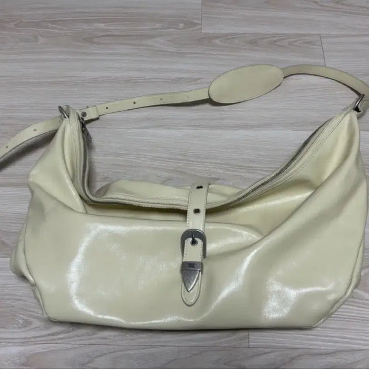[BUNJANG] Magishood Belted Hobo Bag Large Butter / 마지셔우드 벨티드 호보백 라지 버터(연노랑)