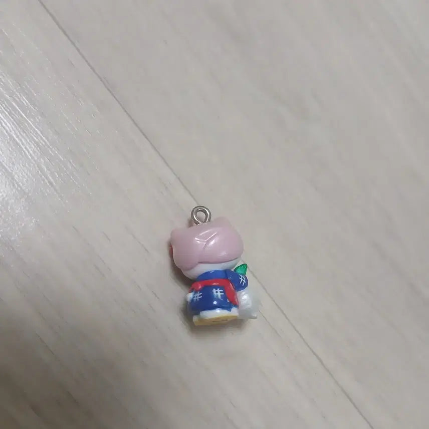 [BUNJANG] Sanrio Hello Kitty Radish Gachapon Figure Strap (2002) / 고전 키티스트랩 무뽑는 키티 가챠 피규어 킽스 무 야채 키티