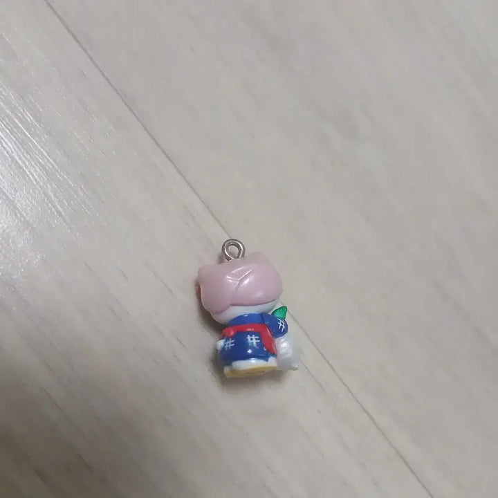 [BUNJANG] Sanrio Hello Kitty Radish Gachapon Figure Strap (2002) / 고전 키티스트랩 무뽑는 키티 가챠 피규어 킽스 무 야채 키티