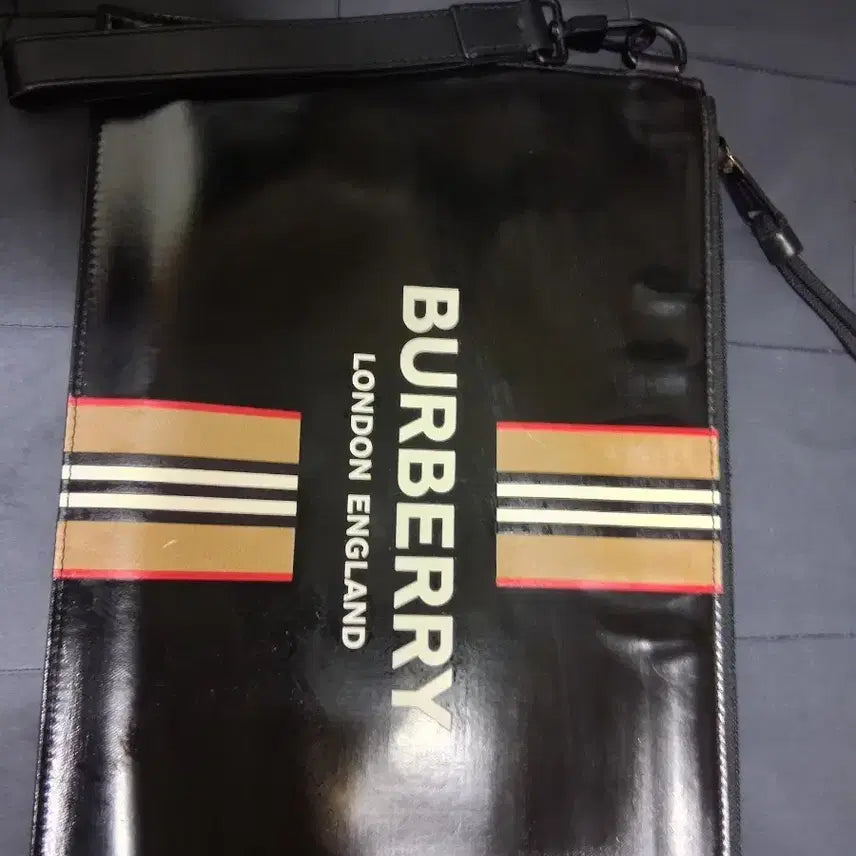 [BUNJANG] Burberry Black Logo Clutch Bag / 버버리 블랙 로고 클러치 백