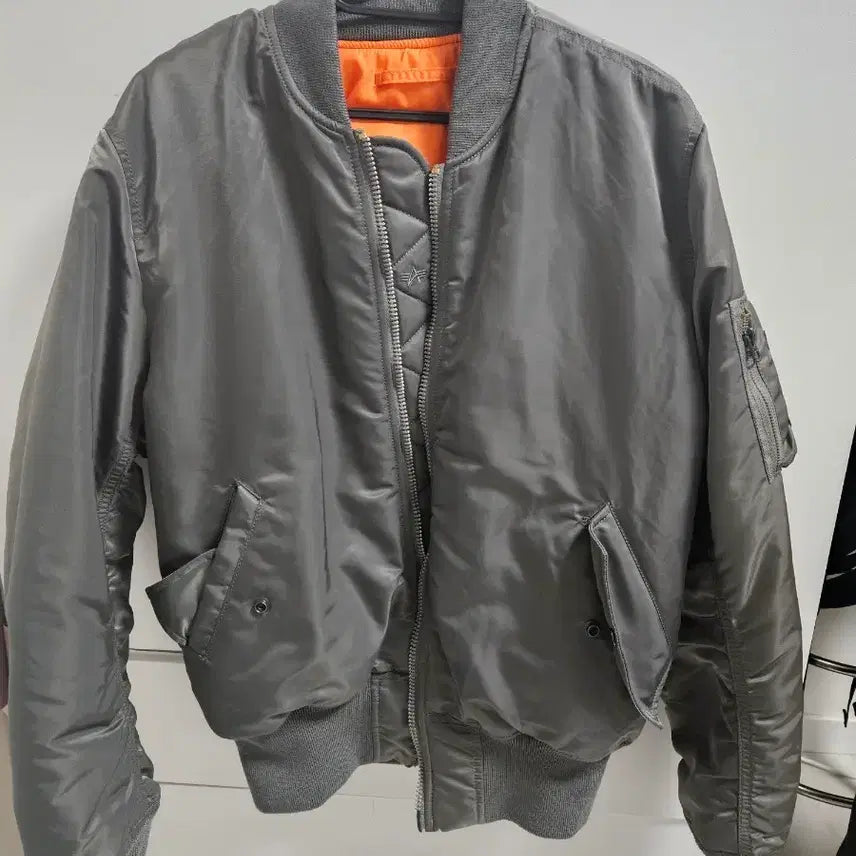 [SOLD OUT] 알파인더스트리 ma1 건메탈 레귤러핏 s사이즈 상태최상