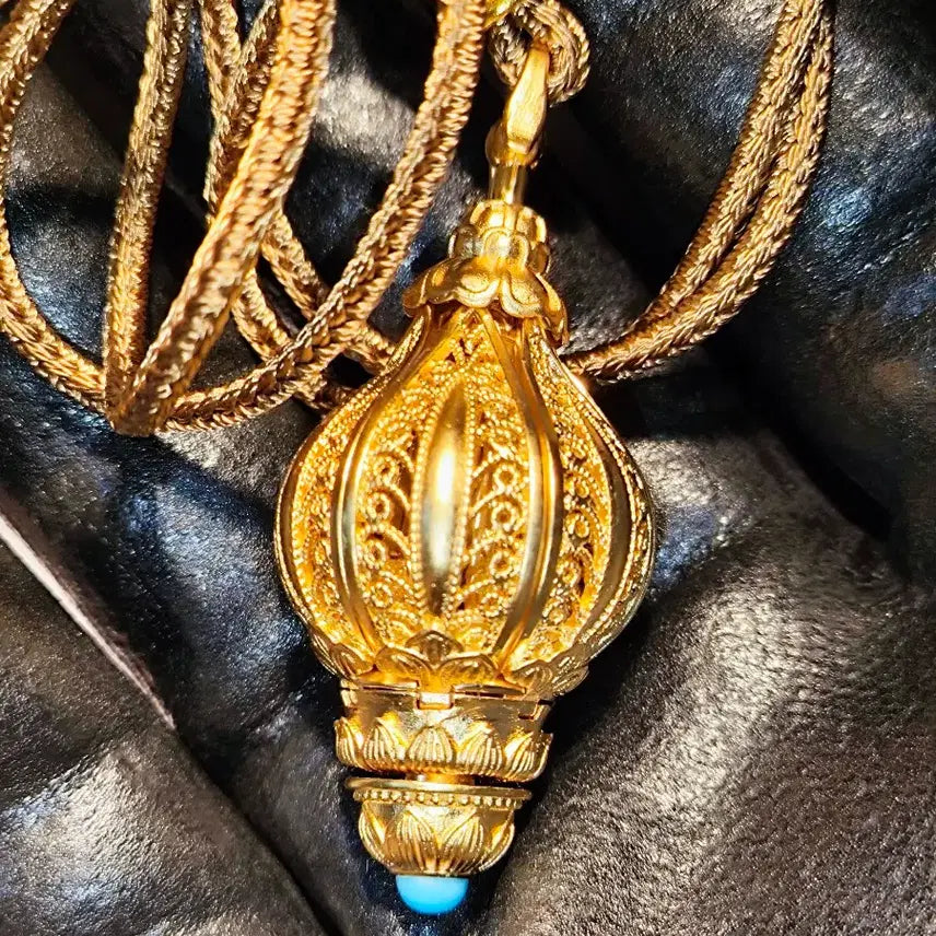 [BUNJANG] Gilt Lotus Shakyamuni Buddha Pendant / 류금 연꽃 부처님 펜던트