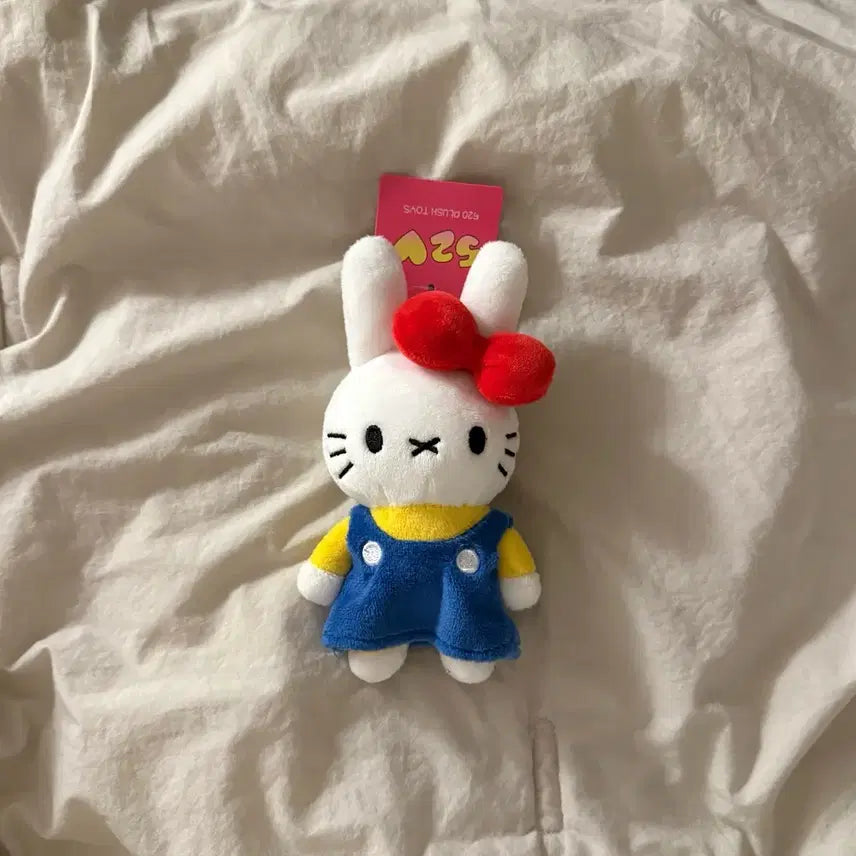 [BUNJANG] Miffy x Hello Kitty Collaboration Keyring Plush Doll / (새상품) 미피 키티 콜라보 키링 인형