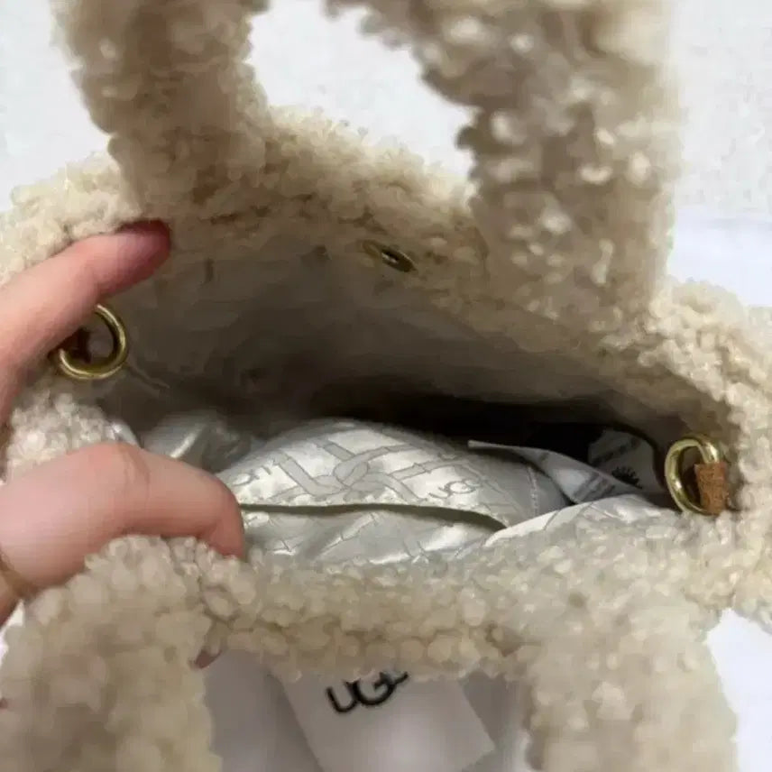 [BUNJANG] UGG Australia Ivory Tote Bag with Strap / UGG 어그 토트백 아이보리 + 스트랩
