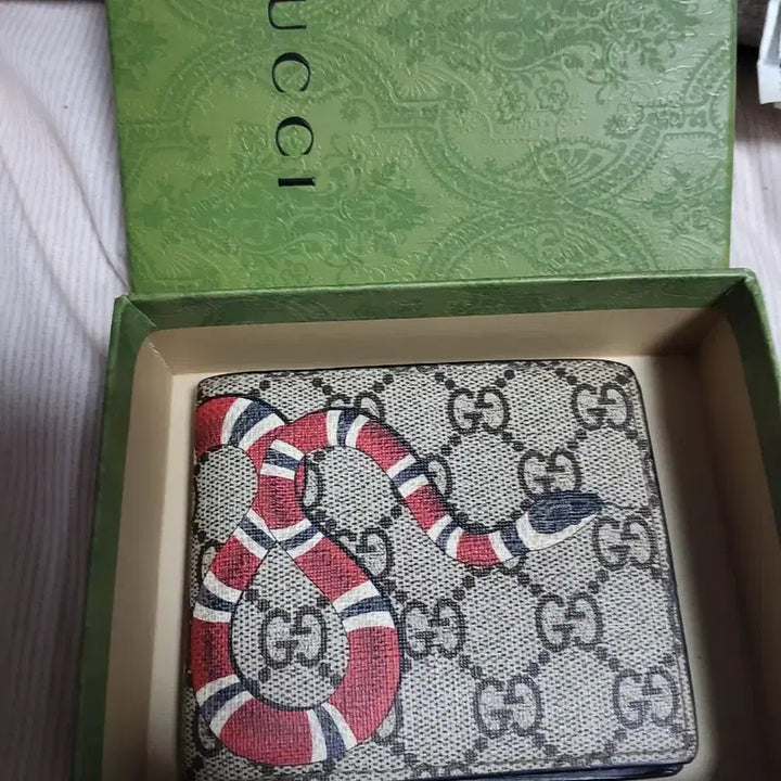 [BUNJANG] Gucci GG Supreme Kingsnake Bi-fold Wallet / 구찌 GG 수프림 킹스네이크 반지갑