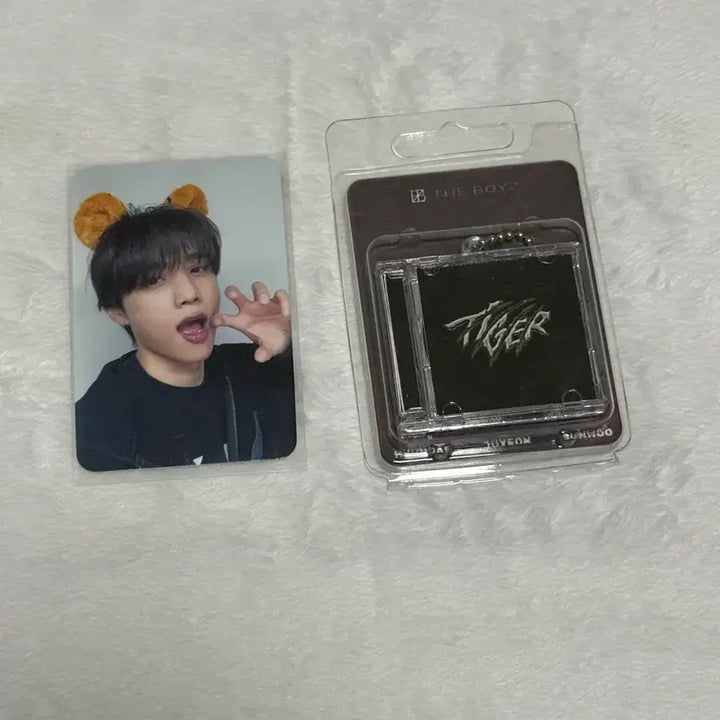 [BUNJANG] The Boyz Sunwoo TIGER Keyring + POB Photocard Bundle Set / 더보이즈 TIGER 키링 + 선우 타이가 공방포카 일괄