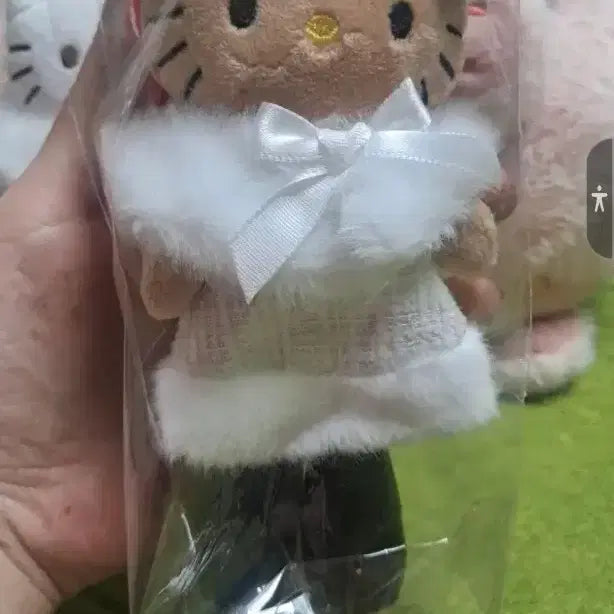 [BUNJANG] Tweed Cape Long Hello Kitty Keychain / 트위드망토 롱키티키링
