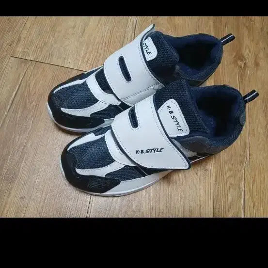 [BUNJANG] K.B. STYLE Hook-and-Loop Sneakers (Size 255-260) / K.B. STYLE 운동화 255~ 260