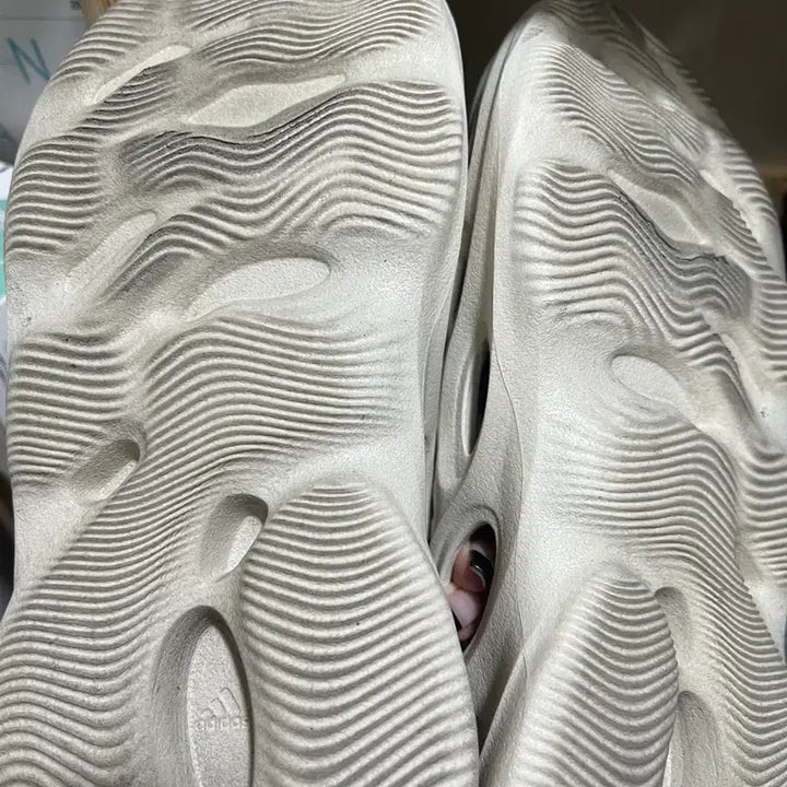 [BUNJANG] Adidas Yeezy Foam Runner Sand (255) / 255 아디다스 이지 폼 러너 샌드