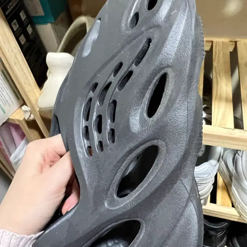 [BUNJANG] Adidas Yeezy Foam Runner Onyx 255 / 255 아디다스 이지 폼 러너 오닉스
