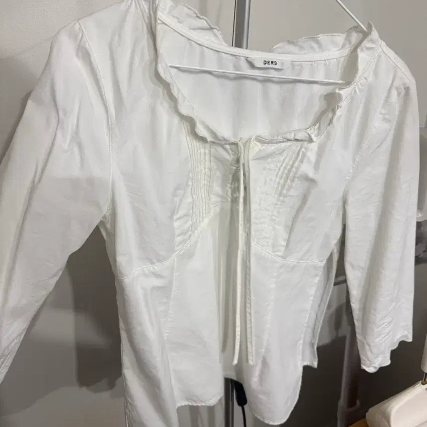 [BUNJANG] The Ders Jane Cotton Frill Blouse / 더스 DERS 제인 코튼 프릴 블라우스