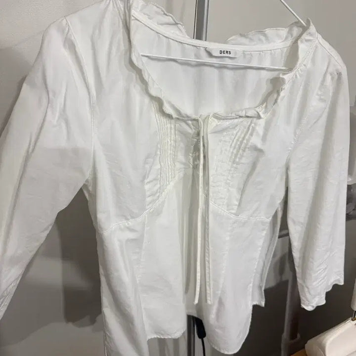 [BUNJANG] The Ders Jane Cotton Frill Blouse / 더스 DERS 제인 코튼 프릴 블라우스
