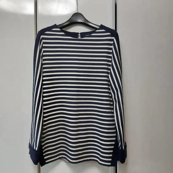 [BUNJANG] Essential White Navy Stripe Long Sleeve T-Shirt / 에센셜 화이트 네이비 스트라이프 긴팔티