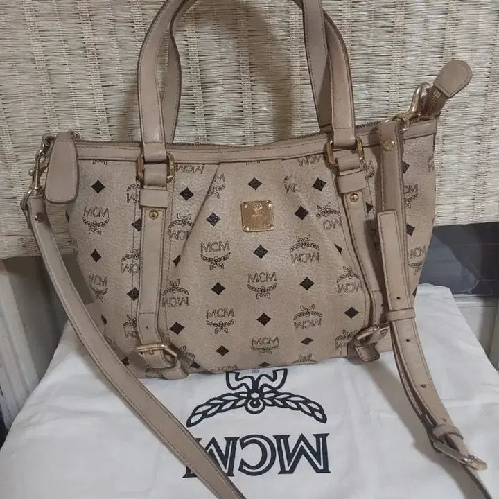 [BUNJANG] MCM Logo Shoulder Bag Tote Bag Beige (Bundle Set) / 2종일괄)정품 MCM 로고 숄더백 토트백 베이지
