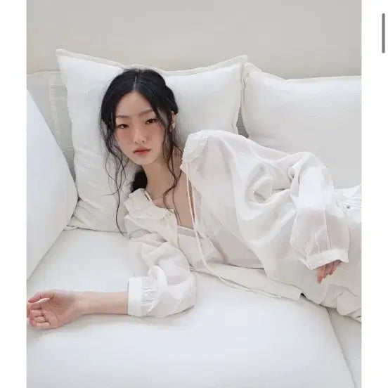 [BUNJANG] DEMELY Twinkle Blouse / DEMELY 드멜리 트윙클 블라우스