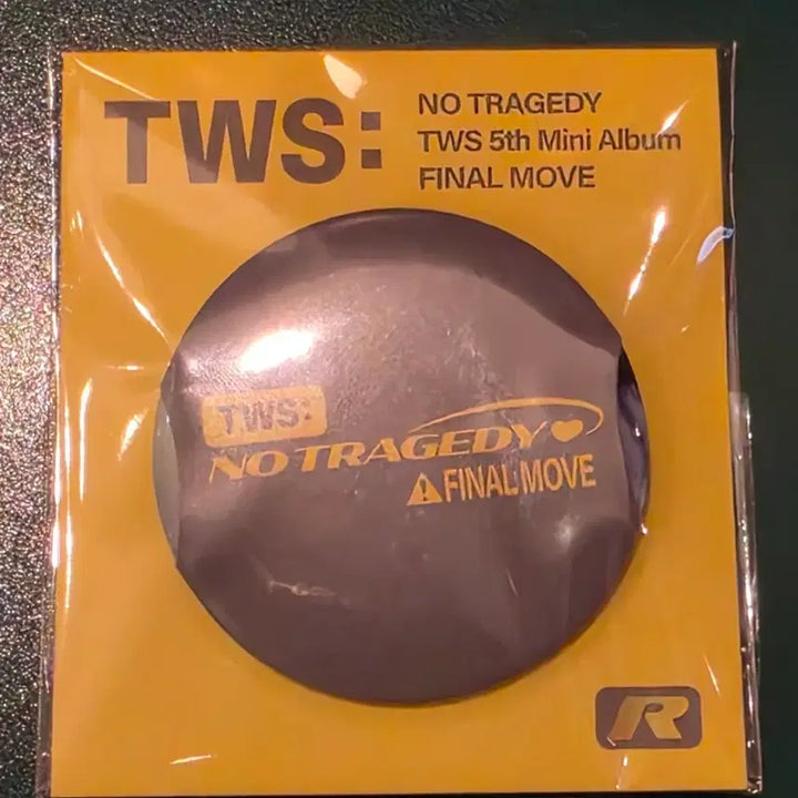 [BUNJANG] TWS HYBE INSIGHT POP-UP Shinyu Pin Badge / 투어스 하이브팝업 핀뱃지 신유