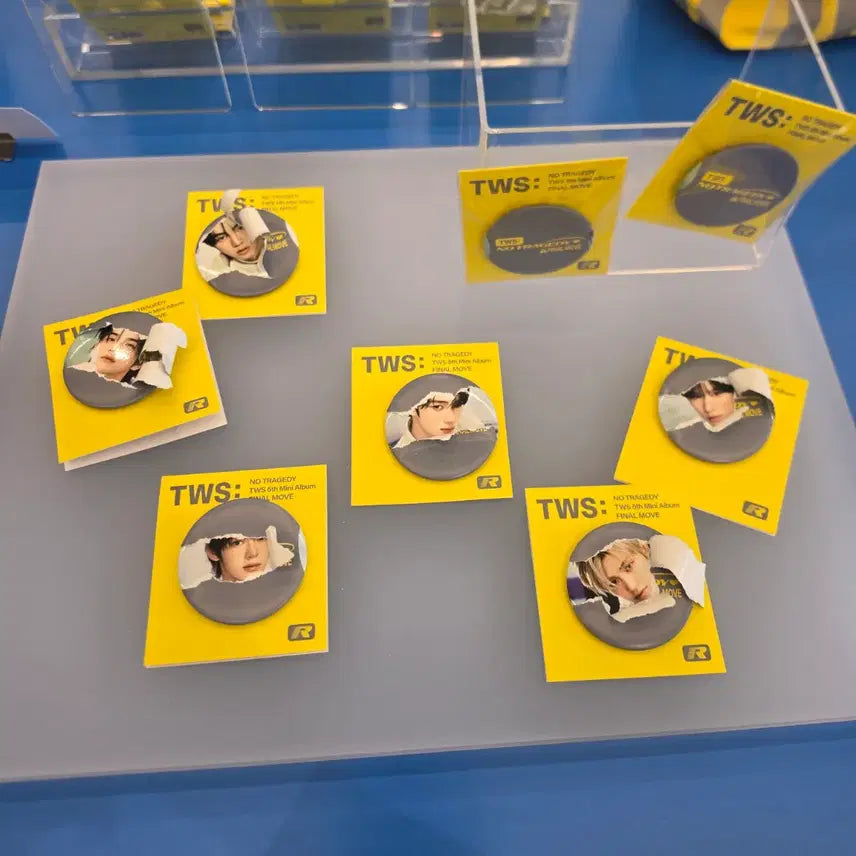 [BUNJANG] TWS HYBE INSIGHT POP-UP Shinyu Pin Badge / 투어스 하이브팝업 핀뱃지 신유