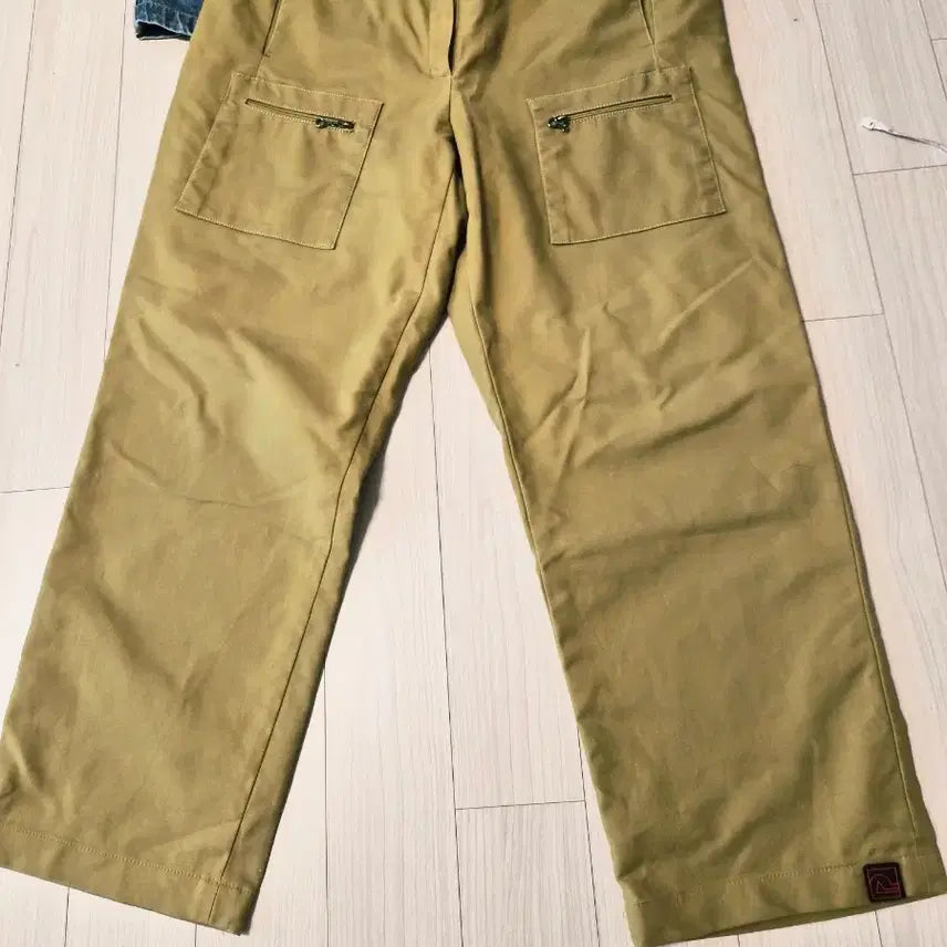 [BUNJANG] Petit France Zipper Pocket Wide Pants Khaki / [Petit France] 유니크한 지퍼 포켓 와이드 팬츠 (카키/사이즈