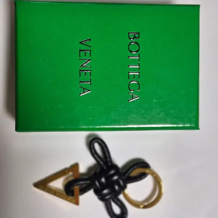 [BUNJANG] Bottega Veneta Triangle Nappa Leather Keyring Black (Full Box/Shopping Bag) / [정품/S급] 보테가 베네타 트라이앵글 나파 키링 블랙 (풀박스/쇼핑백